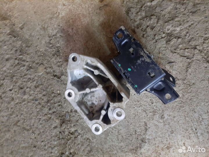 Hyundai solaris 2 подушка двигателя левая