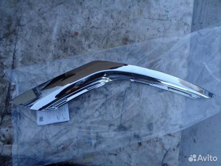 Накладка на бампер передняя правая Mitsubishi