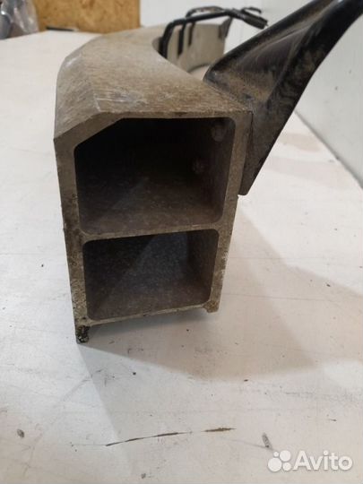 Усилитель бампера передний Toyota Land Cruiser 200