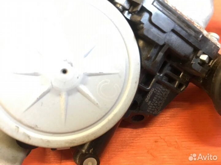 Стеклоподъемник передний левый Toyota Camry AVV50