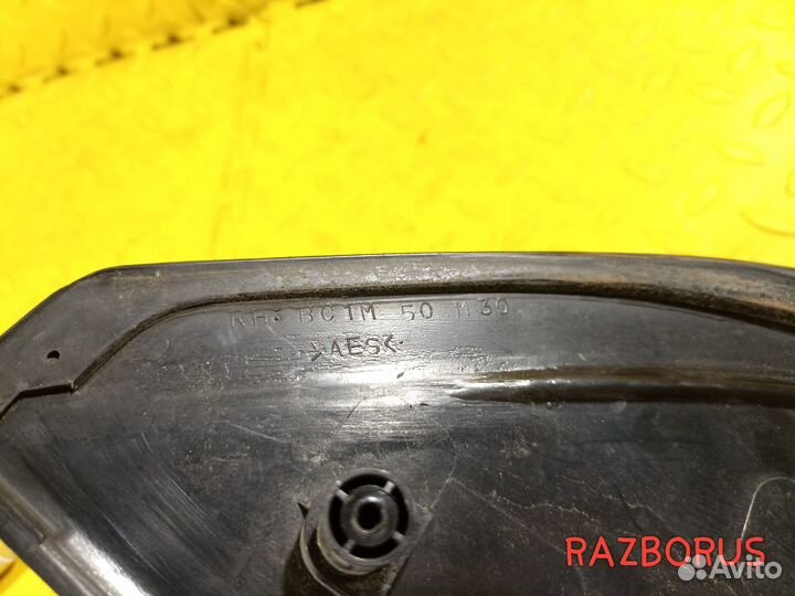 Накладка двери зад.правой Mazda Familia BH Седан