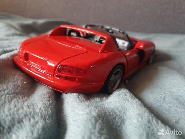 Модель Dodge Viper 1:18