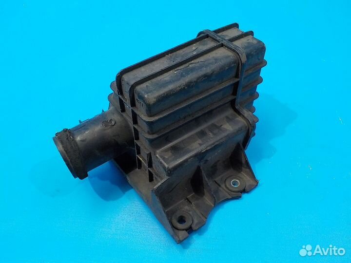 Резонатор воздушного фильтра mazda CX-7 2007-2012