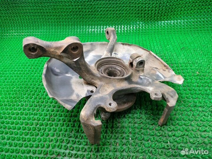 Кулак поворотный передний правый Volkswagen Golf 2