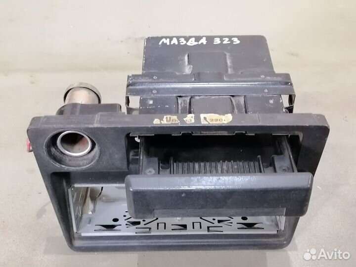 Накладка консоли под магнитолу Mazda 323 1985