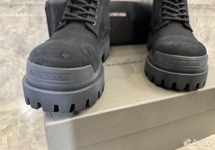 Balenciaga strike на руках