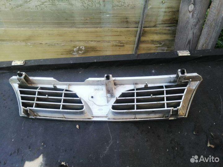 Решетка радиатора Nissan pulsar 96г