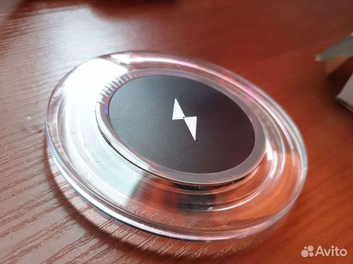 Беспроводная зарядка (fantasy)