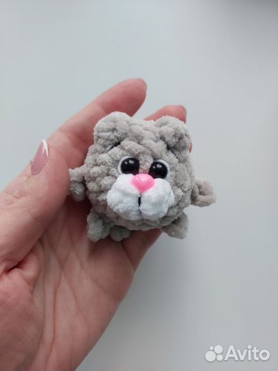 Вязаные брелки ручной работы