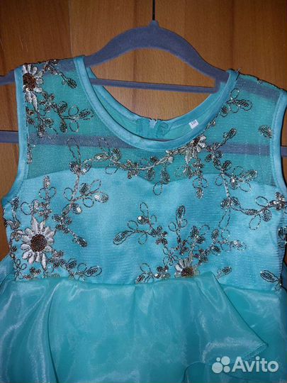 Платье для девочки со шлейфом