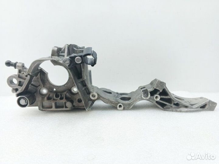 Кронштейн генератора Volkswagen Tiguan 2 1.6D DGD