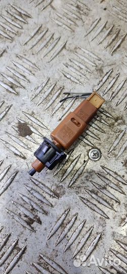 Датчик педали сцепления Nissan Juke F15