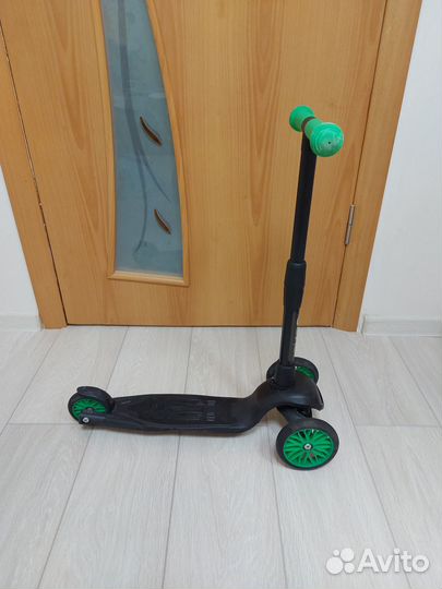 Самокат складной трехколесный