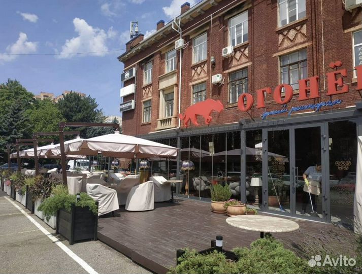 Уличные зонты для летнего кафе и ресторана