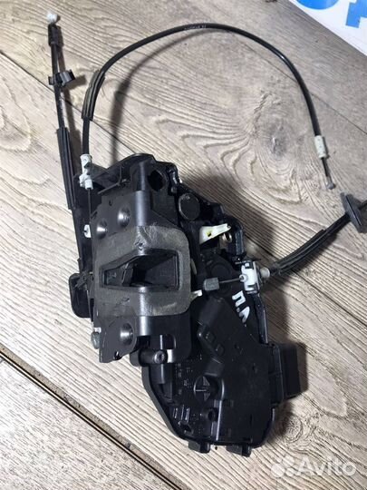 Замок двери передней левой Land Rover Discovery I