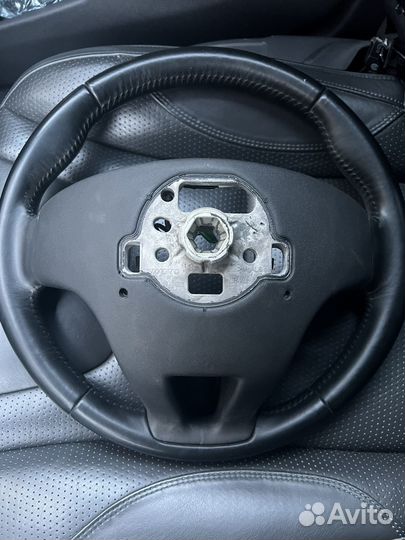 Мультируль Volvo кожаный, трехспицевый