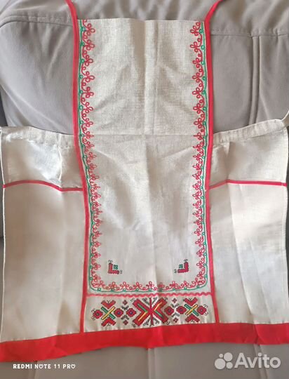 Льняной фартук с вышивкой