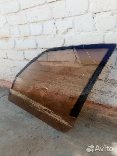 Стекло боковое,водительская сторона