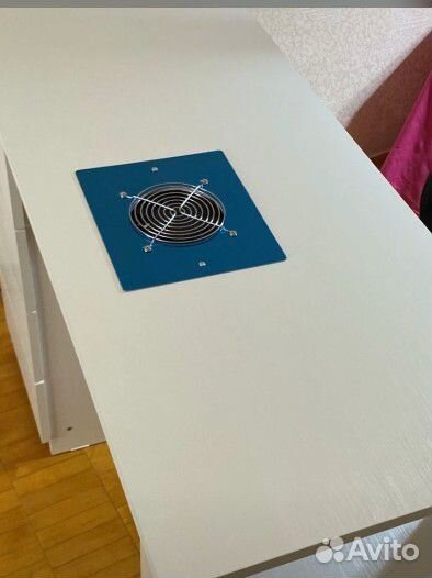 Маникюрный стол с вытяжкой