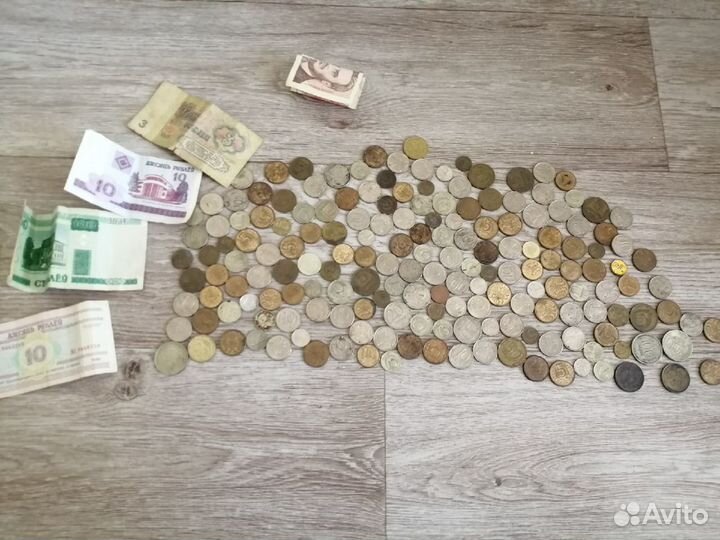 Старые монеты и купюры