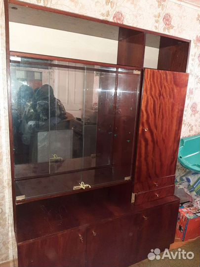 Шкаф сервант