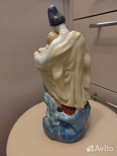 Статуэтка фарфор 