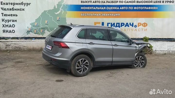 Гайка крепления запасного колеса Volkswagen Tiguan