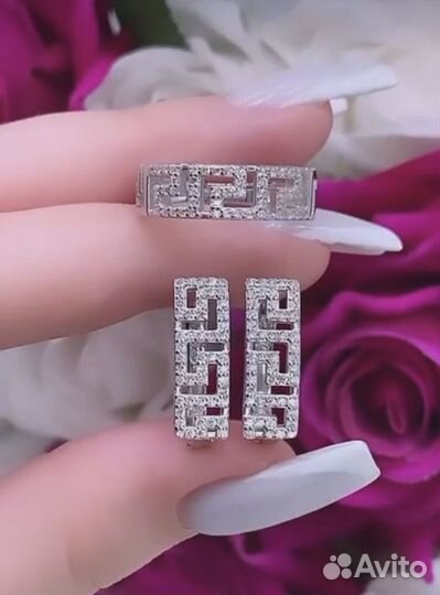 Серебряные серьги и кольцо
