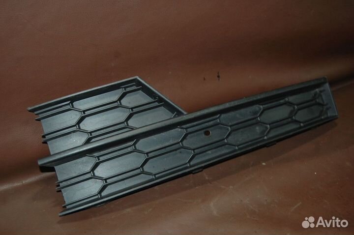 Накладка бампера левая - Skoda Octavia A7