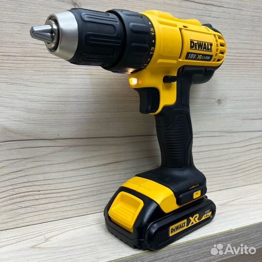 Шуруповерт dewalt DCD771S2