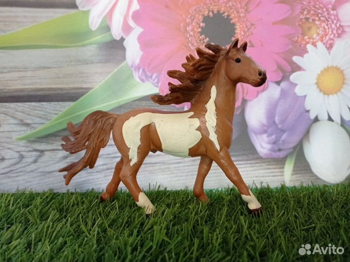 Фигурка лошади