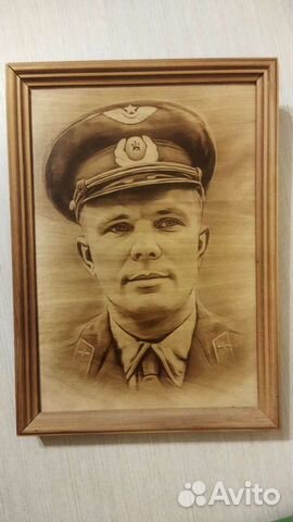 Ю.А. Гагарин. Выжжено на дереве