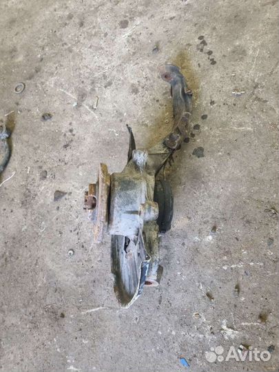 Кулак поворотный передний правый Volkswagen Touare