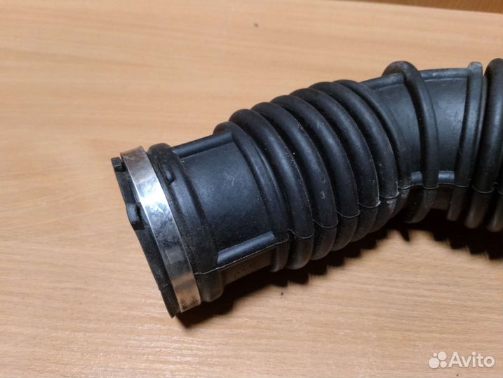 Патрубок воздушного фильтра 1.8 шевроле круз