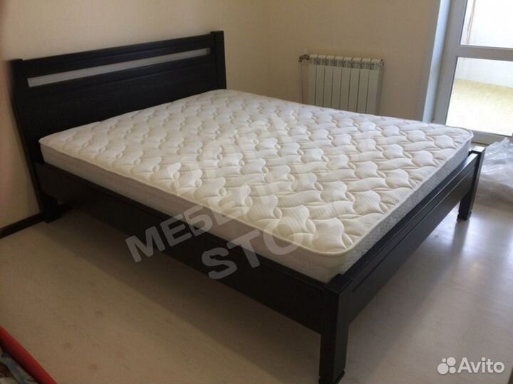 Кровать массив