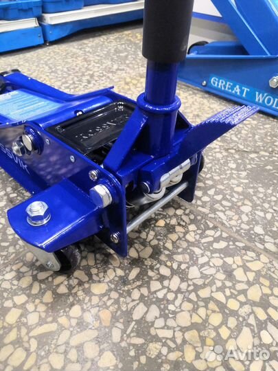 Домкрат подкатной на 3 тонны С педалью
