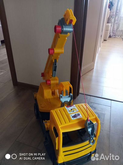 Машина кран игрушка, торг уместен