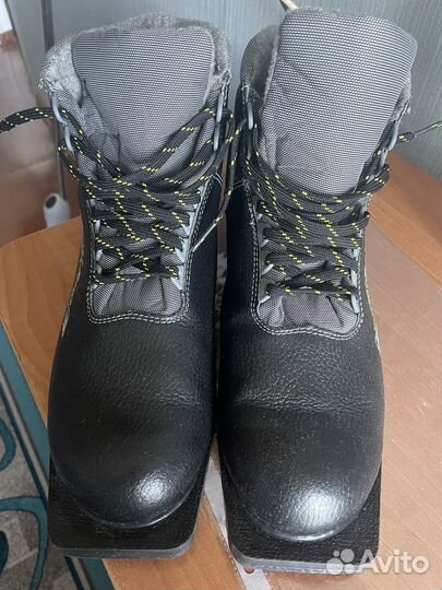 Лыжные ботинки