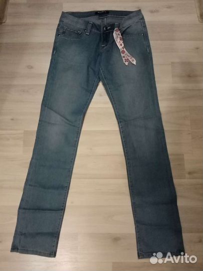 Джинсы женские
