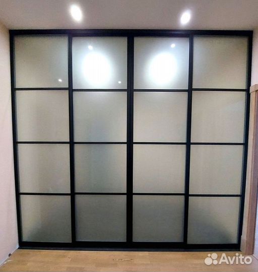 Стеклянная перегородка для зонирования