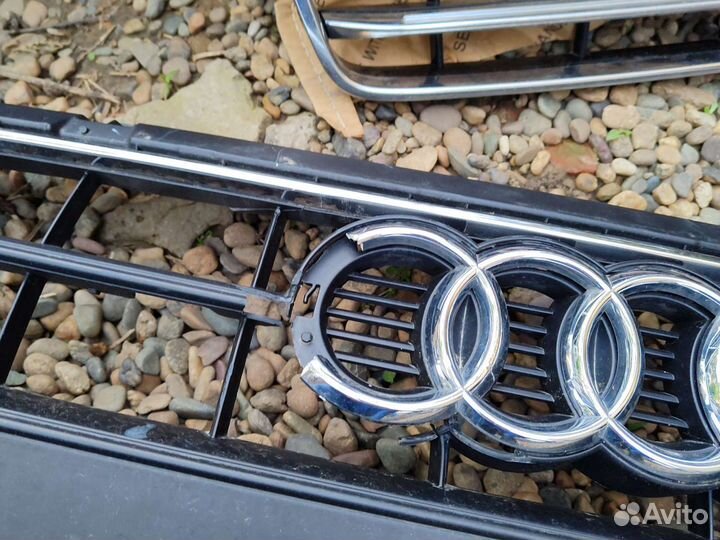 Решетка радиатора Audi A4 B9