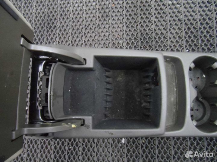 Подлокотник Audi Q5 8R