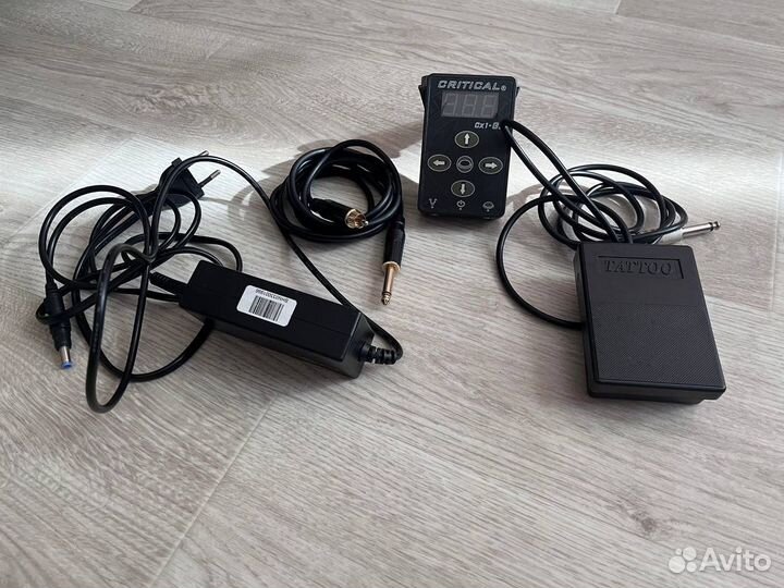 Оборудование для тату, татуировщик