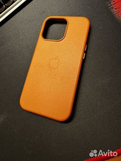 Кожанный и силиконовый чехол iPhone 13 Pro