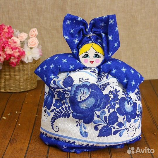 Грелка на чайник 'Барыня', средняя, гжель