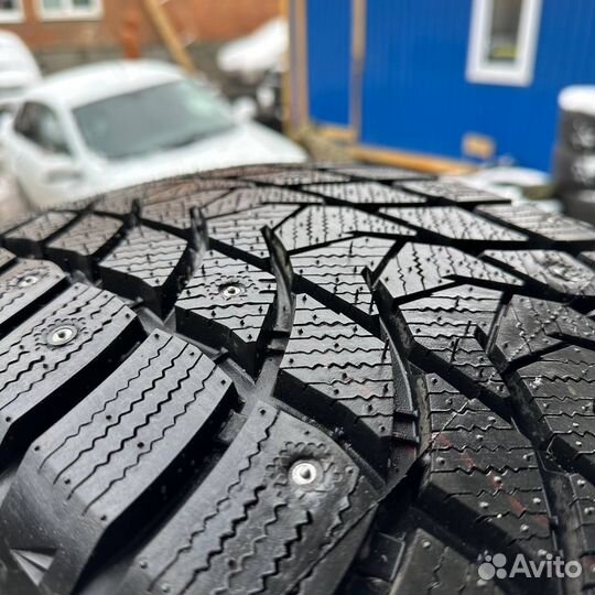 Tri Ace Snow White II 275/50 R21 115H