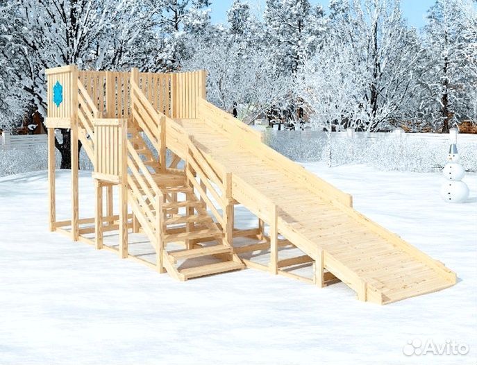 Зимняя деревянная горка 