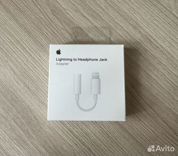 Apple Lightning to 3.5 mm Headphone Jack Adapter