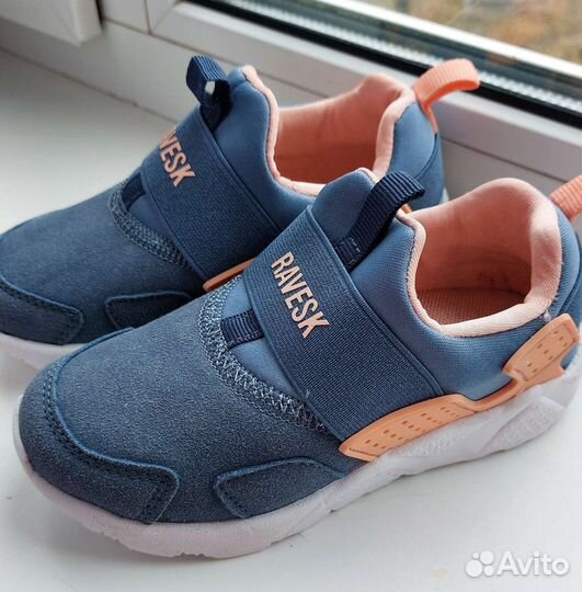 Кроссовки для девочки новые