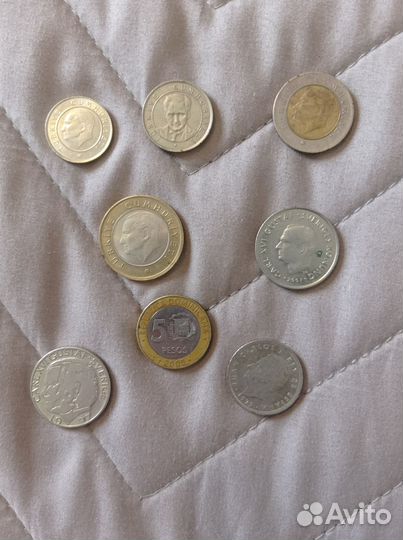 Советские и иностранные бумажные деньги и монеты